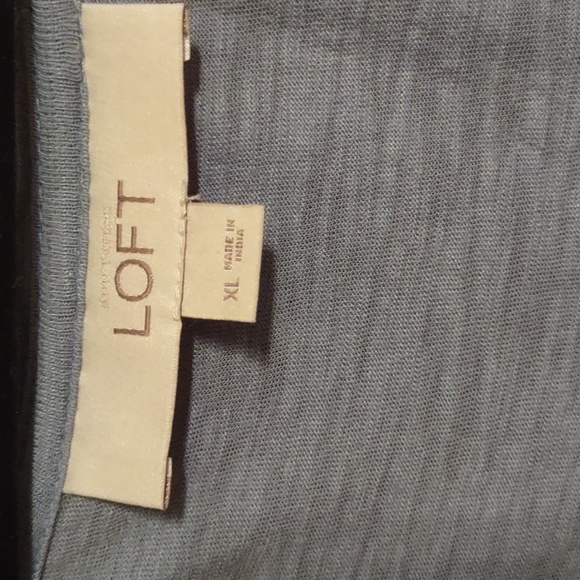 Women's sleeveless blouse in EUC - Picture 4 of 4